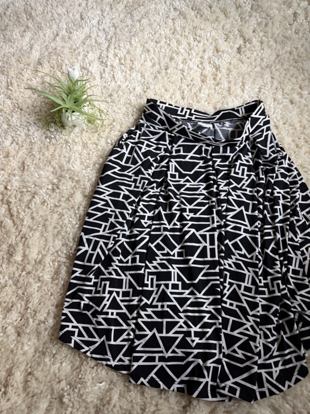 LuLaRoe Black & White Geometric long flowy fashion statement unique Circle Skirt